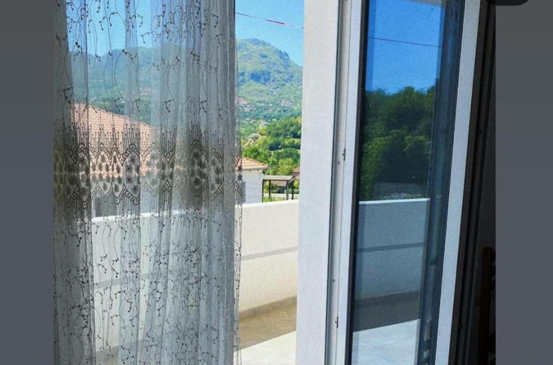Bar-Restaurant-Hotel-Familja Klos Exteriör bild